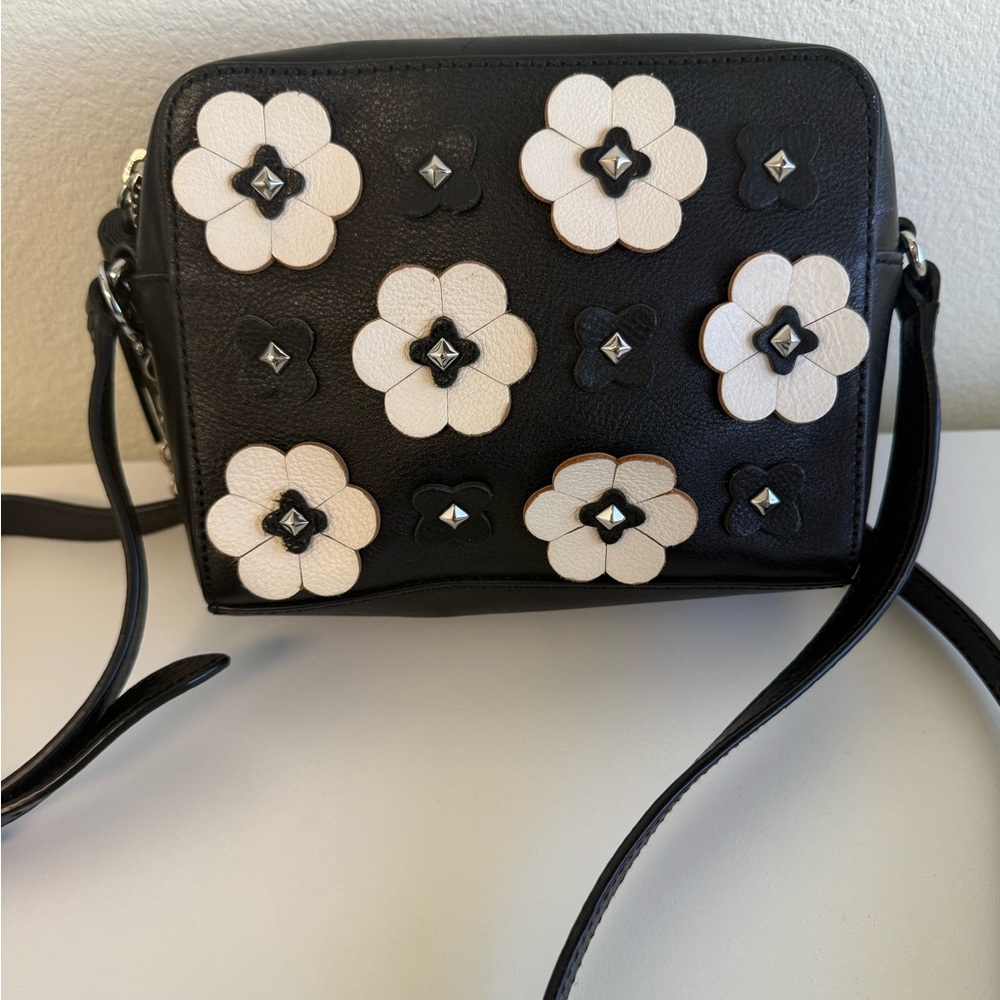 Rebecca Minkoff Crossbody Purse Bag Camera
Floral Appliqué Tassel Pull Tab Charm - Picture 4 of 11